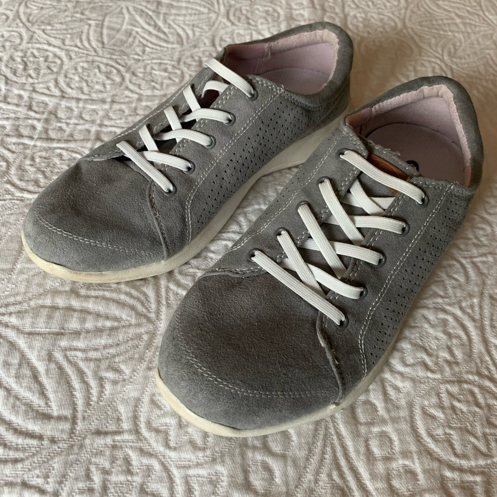 Dr. Scholl’s Grey Shoes
